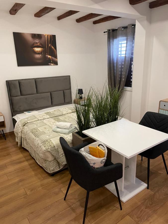 The Yellow House Apartments Rovinj Luaran gambar