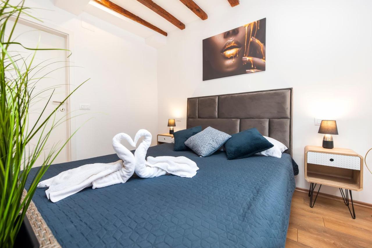 The Yellow House Apartments Rovinj Luaran gambar